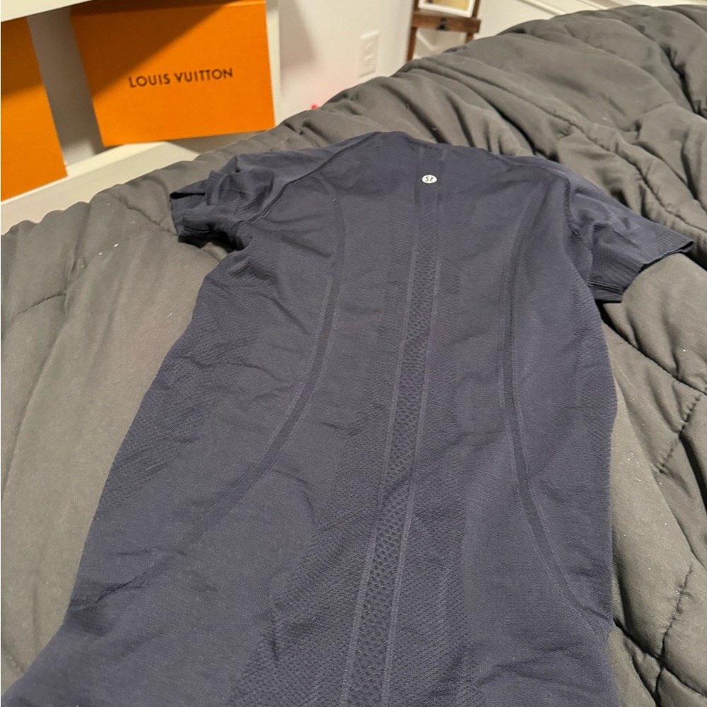 Lululemon short sleeve tee